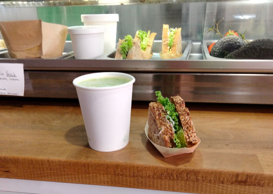 pedido listo de zumo y medio sándwich en tapasdelhuerto